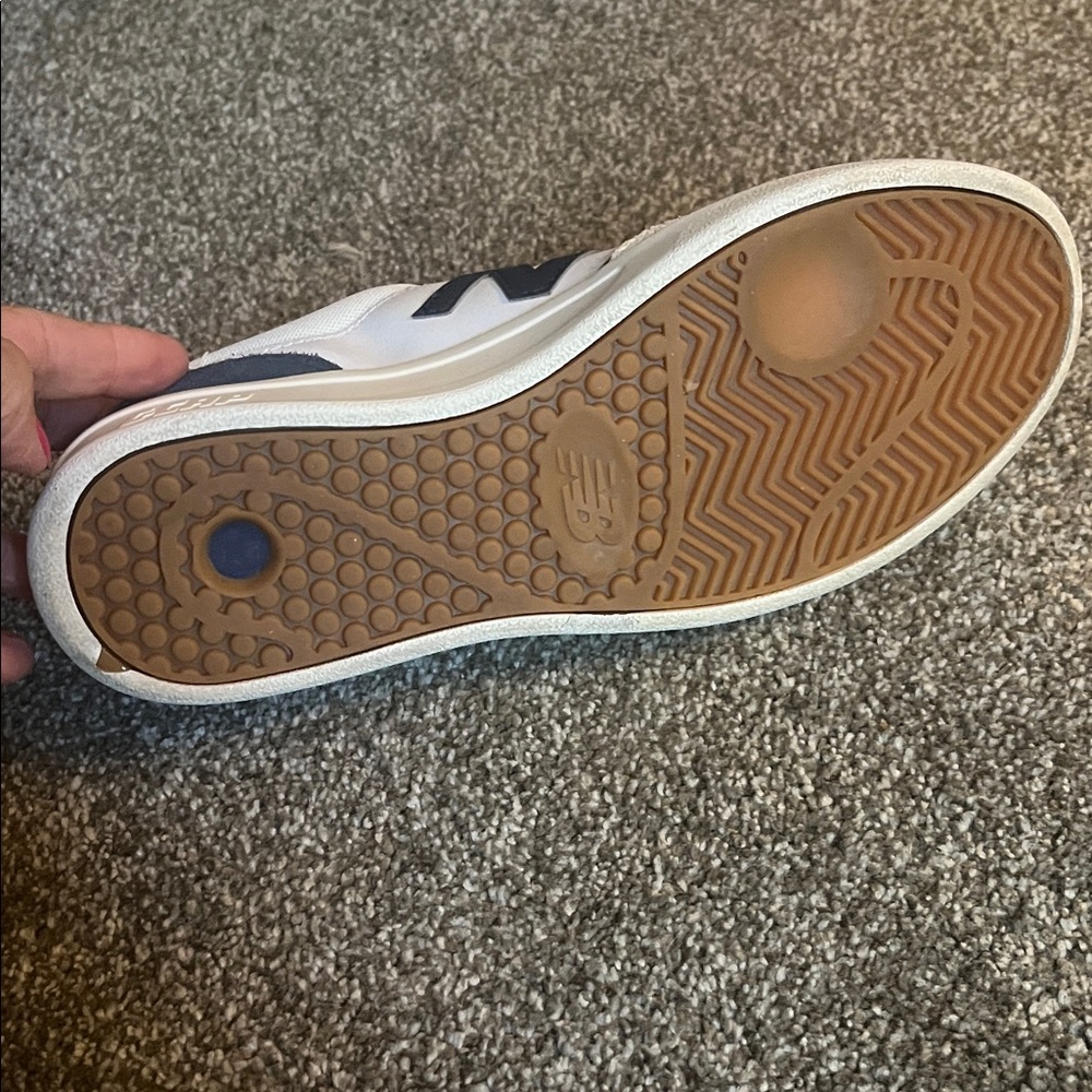 New Balance Women’s Cream and Navy Sneakers - Picture 5 of 6